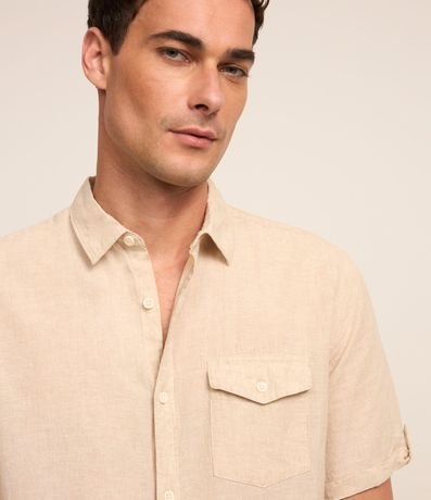 Camisa Comfort en Lino con Bolsillo y Dobra en la Manga 6