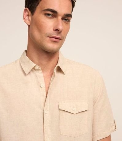 Camisa Comfort en Lino con Bolsillo y Dobra en la Manga 5