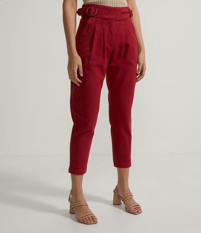 Pantalón Zanahouria en Sarga con Cintura Trenpazada y Hebilla de Resina