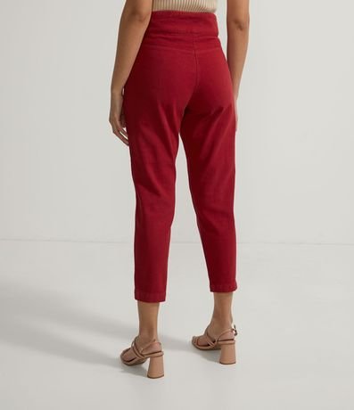 Pantalón Zanahouria en Sarga con Cintura Trenpazada y Hebilla de Resina 2