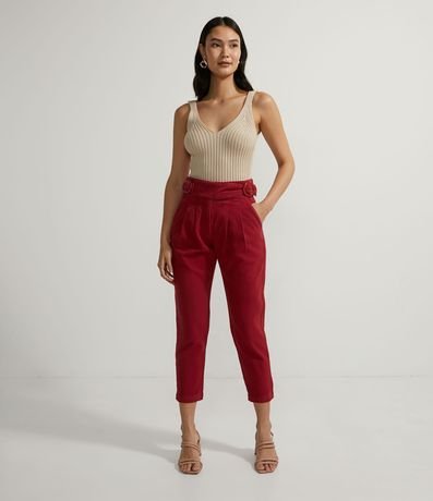 Pantalón Zanahouria en Sarga con Cintura Trenpazada y Hebilla de Resina 4