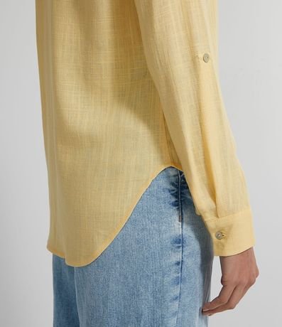 Camisa en Viscolino con Abotonado y Barra Mullet 4
