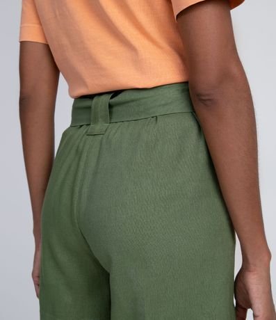 Short em Viscolino con Transeúnte Ancho y Banda 4