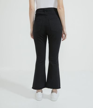 Pantalón Boot Cut en Sarga con Cadena Atada a las Trabillas 2