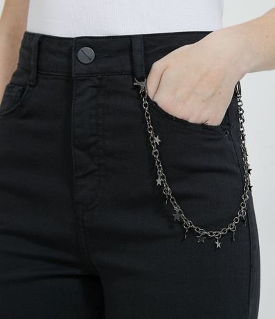 Pantalón Boot Cut en Sarga con Cadena Atada a las Trabillas 3