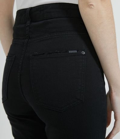 Pantalón Boot Cut en Sarga con Cadena Atada a las Trabillas 4