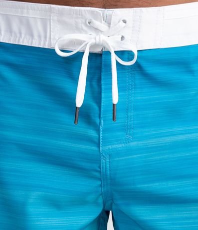 Bermuda Boardshort en Degradado con Barra Redondeada 3