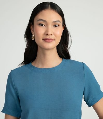 Blusa con Aberturas y Detalles de Pespuntes 4