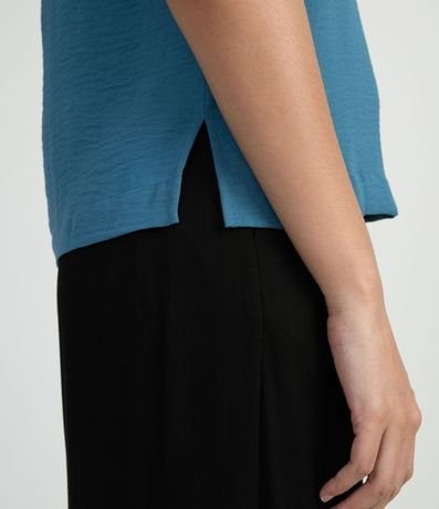 Blusa con Aberturas y Detalles de Pespuntes 5