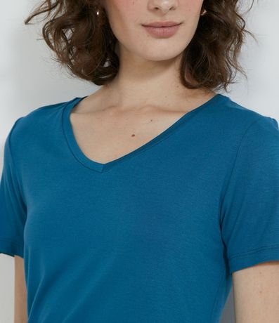 Blusa Básica en Viscosa con Escote V 3