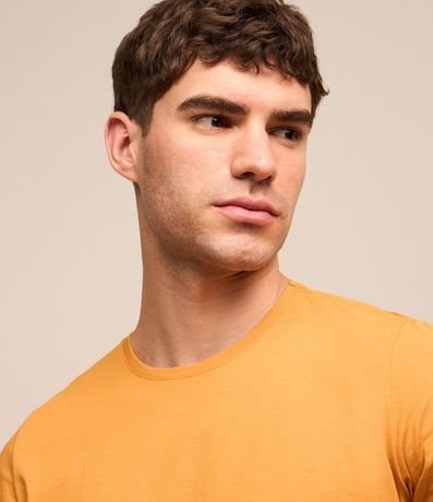 Remera Slim Básica en Algodón Peruano con Cuello Redondo 3