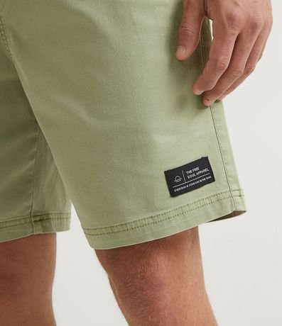 Bermuda en Sarga con Cintura Elástica y Etiqueta en la Barra 4