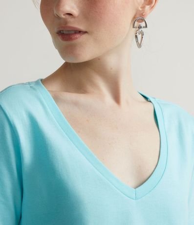 Remera en Algodón con Cuello V y Manga corta 4