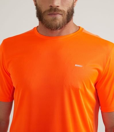 Remera Deportiva con Tecnología Dry e Detalles Reflectantes 4