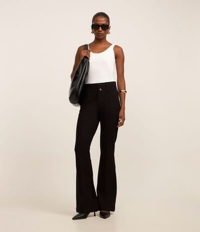 Pantalón Flare Básica en Viscosa con Botones y Cintura Ancha