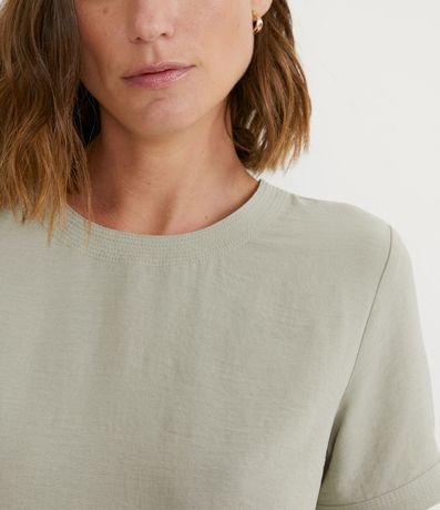 Blusa con Aberturas y Detalles de Pespuntes 5