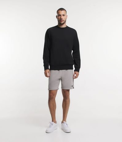 Buzo Deportivo con Etiqueta Aplicada 2