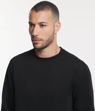 Buzo Deportivo con Etiqueta Aplicada 4