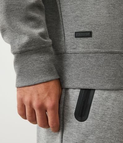 Buzo Deportivo con Cuello Redondo y Etiqueta Aplicada 11