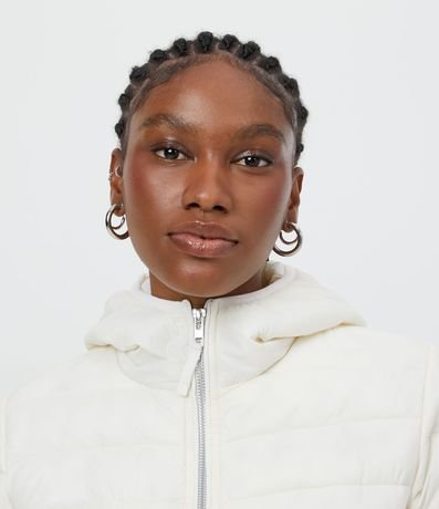 Campera Ultra Ligera en Poliamida con Capucha y Gomos 4