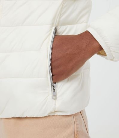 Campera Ultra Ligera en Poliamida con Capucha y Gomos 6