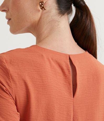 Blusa con Aberturas y Detalles de Pespuntes 5