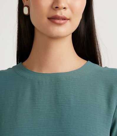 Blusa con Aberturas y Detalles de Pespuntes 3
