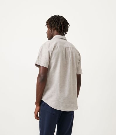 Camisa Comfort Básica en Lino con Bolsillo Delantero 2