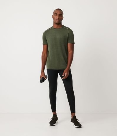 Remera Deportiva con Tecnologia Dry y Detalles Reflectantes 2