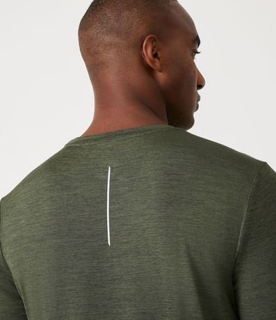 Remera Deportiva con Tecnologia Dry y Detalles Reflectantes 5