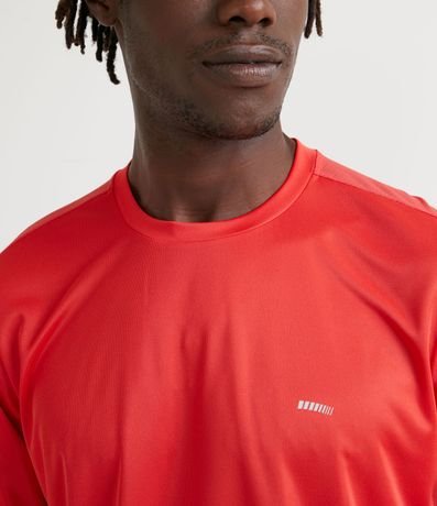 Remera Deportiva con Tecnología Dry e Detalles Reflectantes 3