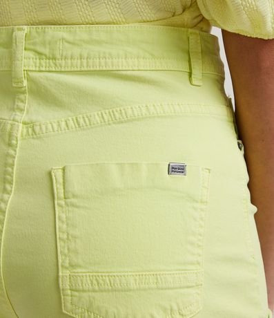 Short Cintura Alta en Sarga con Barra Doblada 4