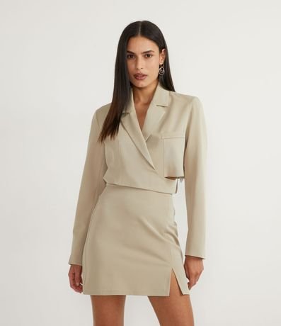 Blazer Cropped Cruzado en Crepé con Abotonado en la Barra 1