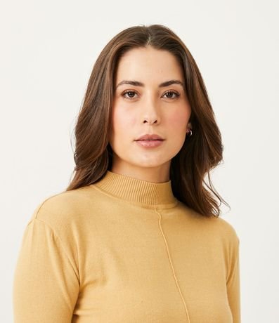 Suetér en Viscosa Cuello Alto con Frizo en Frente 4