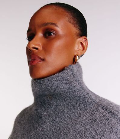Poncho con Cuello Alto y Textura Acanelada 2