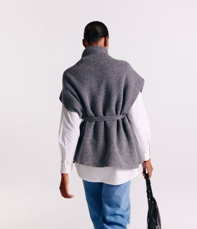 Poncho con Cuello Alto y Textura Acanelada 3