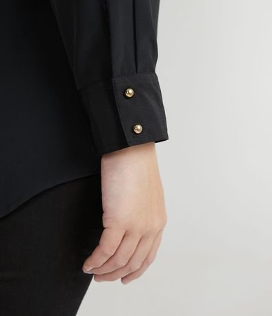 Camisa en Crepé con Botones Dorados Curve & Plus Size 4