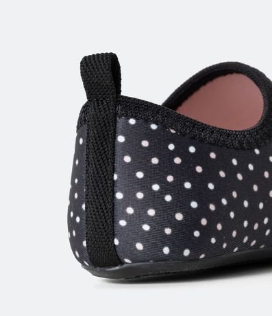Zapatilla Infantil Embogama con Estampado Lunares y Calce Fácil 3