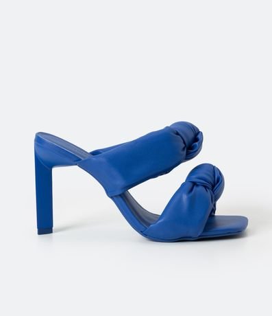 Sandália con Tacón Diferenciado y Tiras Abullonadas