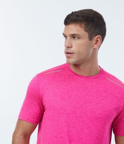 Remera Deportiva con Tecnologia Dry y Detalles Reflectantes 3