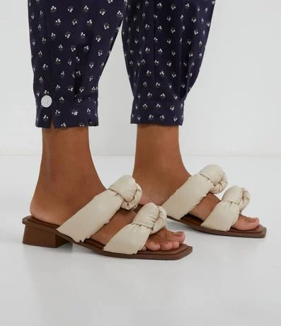 Pantalón en Tricolina con Estampado Floral 4