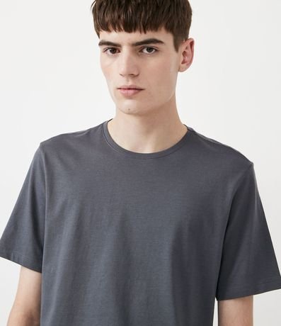 Remera Slim Básica en Algodón Peruano con Cuello Redondo 4