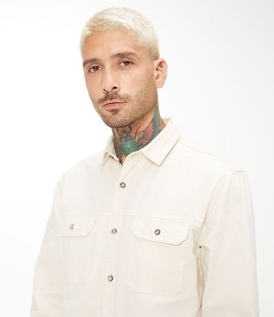 Camisa Comfort en Algodón con Bolsillos Solapa y Abotonado 4