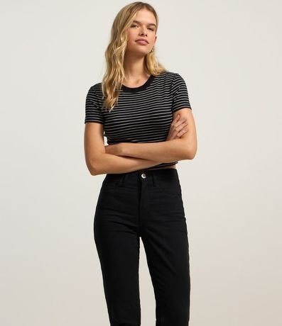Pantalón Skinny Básica en Sarga con Cintura Mediana y Bolsillos 2