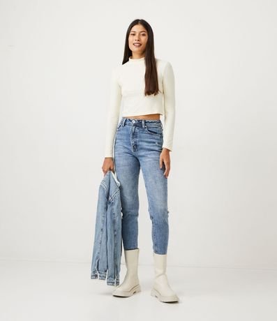 Blusa Cropped en Viscosa Texturizada con Cuello Largo 2