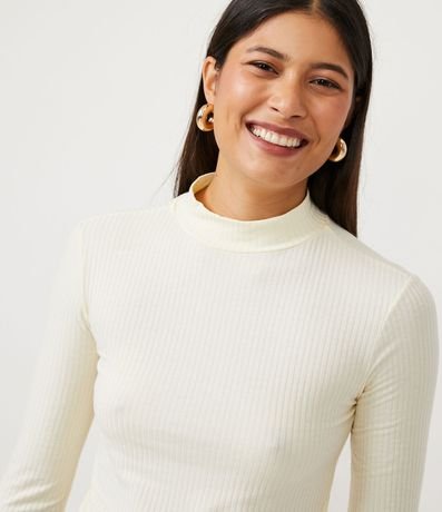 Blusa Cropped en Viscosa Texturizada con Cuello Largo 4