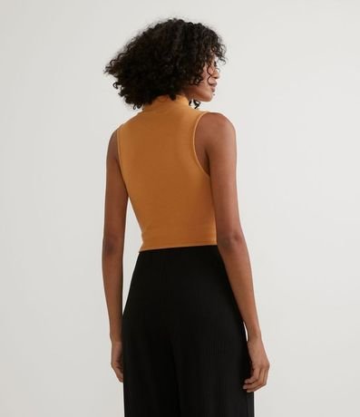 Blusa Cropped Básica sin Manga en Algodón con Cuello Alto 2