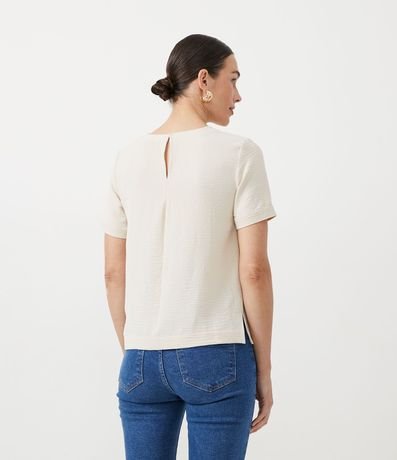 Blusa con Aberturas y Detalles de Pespuntes 3