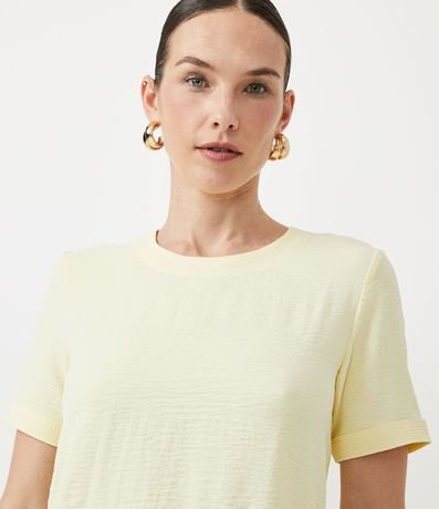 Blusa con Aberturas y Detalles de Pespuntes 5