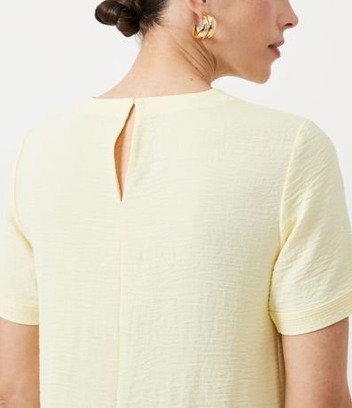 Blusa con Aberturas y Detalles de Pespuntes 6